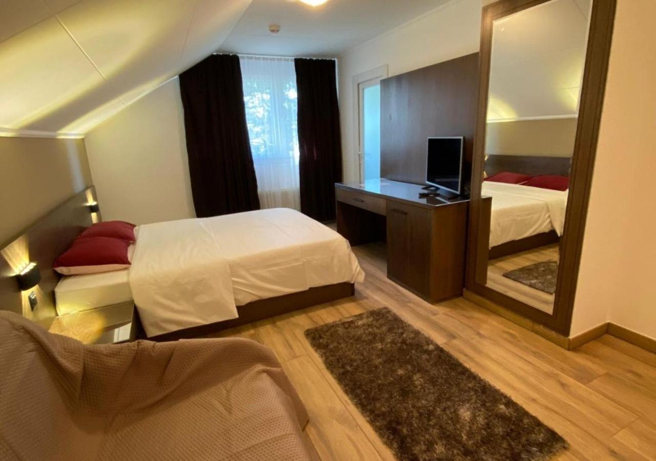 Motel Des Fleurs Servion