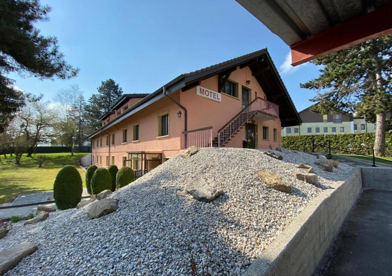 Motel Des Fleurs 3*
