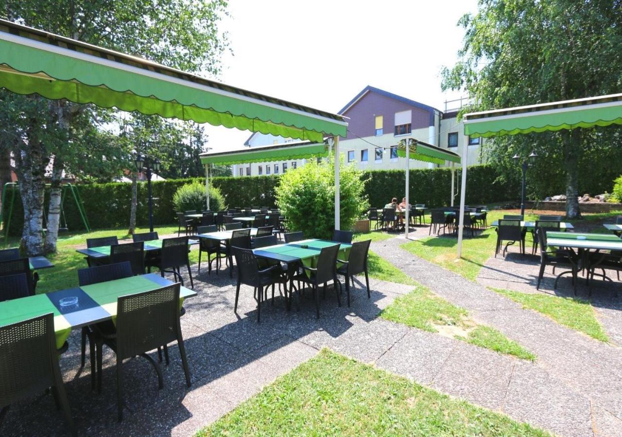 Des Fleurs Motel Servion